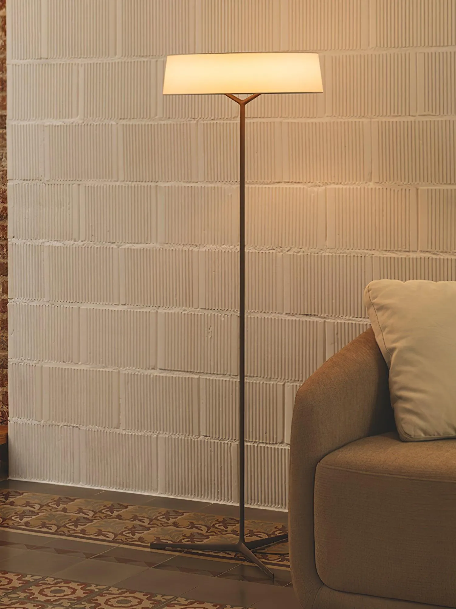 Dama Floor Lamp