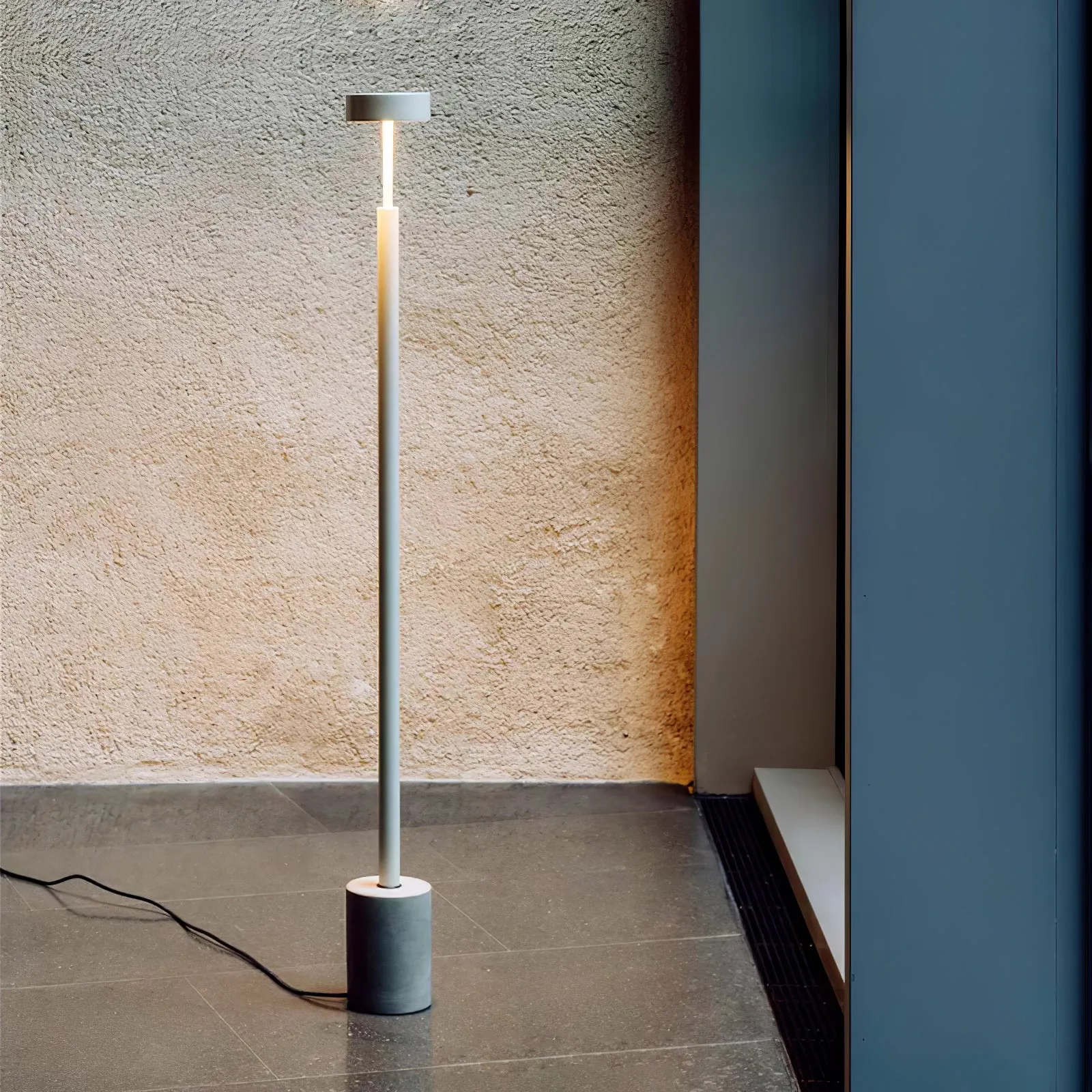 Naya Rotatable Floor Lamp